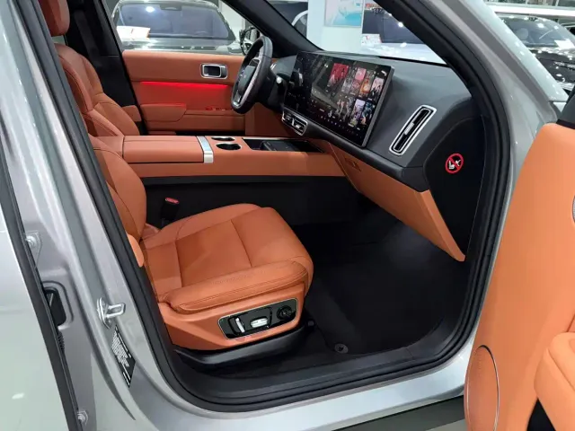 Li Auto L7 — Фото автомобиля 10