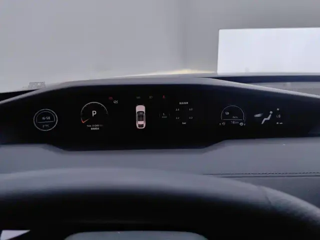 Changan Changan UNI-V iDD 2024 Blue Whale Smart iDD 136km Smart Cool — Фото автомобиля 14