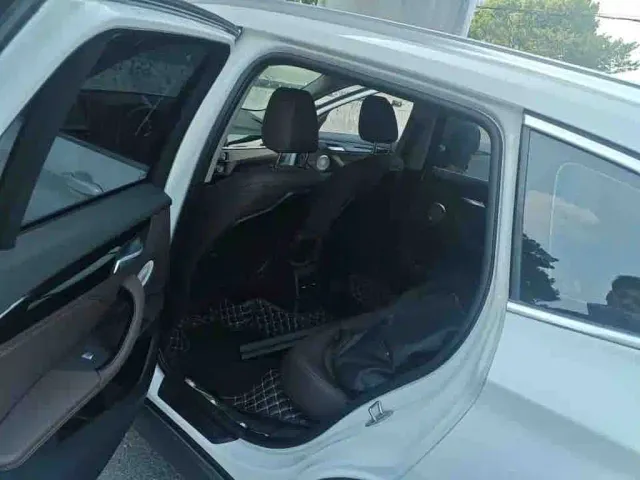 BMW BMW X1 2022 sDrive25Li Leading — Фото автомобиля 3