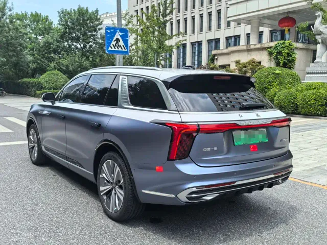 Hongqi E-HS9 — Фото автомобиля 2