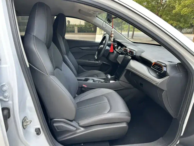Dongfeng Yixuan — Фото автомобиля 3