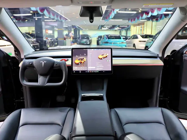 Tesla Model Y — Фото автомобиля 8