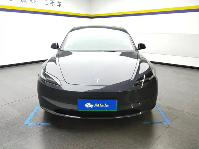 Tesla Model 3 — Фото автомобиля 2
