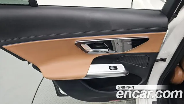 Mercedes-Benz E-Class — Фото автомобиля 22