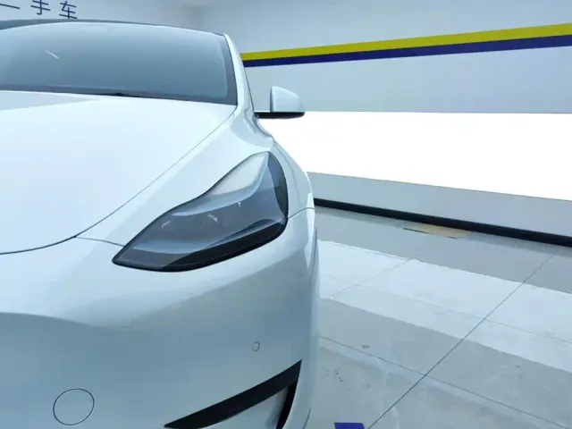 Tesla Model Y — Фото автомобиля 5