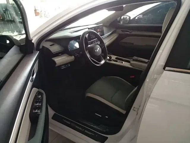 Geely Emgrand L — Фото автомобиля 14