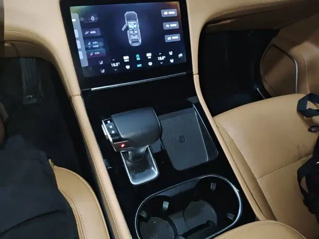 Li Auto ONE — Фото автомобиля 13