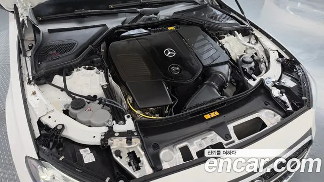 Mercedes-Benz E-Class — Фото автомобиля 5
