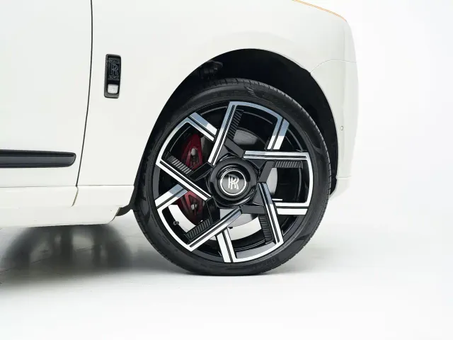 Rolls-Royce Cullinan — Фото автомобиля 11