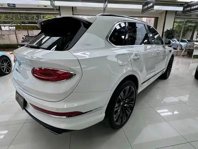 Bentley Bentayga 2022 4.0T V8 — Фото автомобиля 6