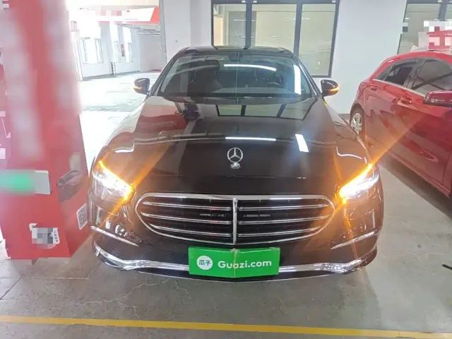 Mercedes-Benz E-Class — Фото автомобиля 2