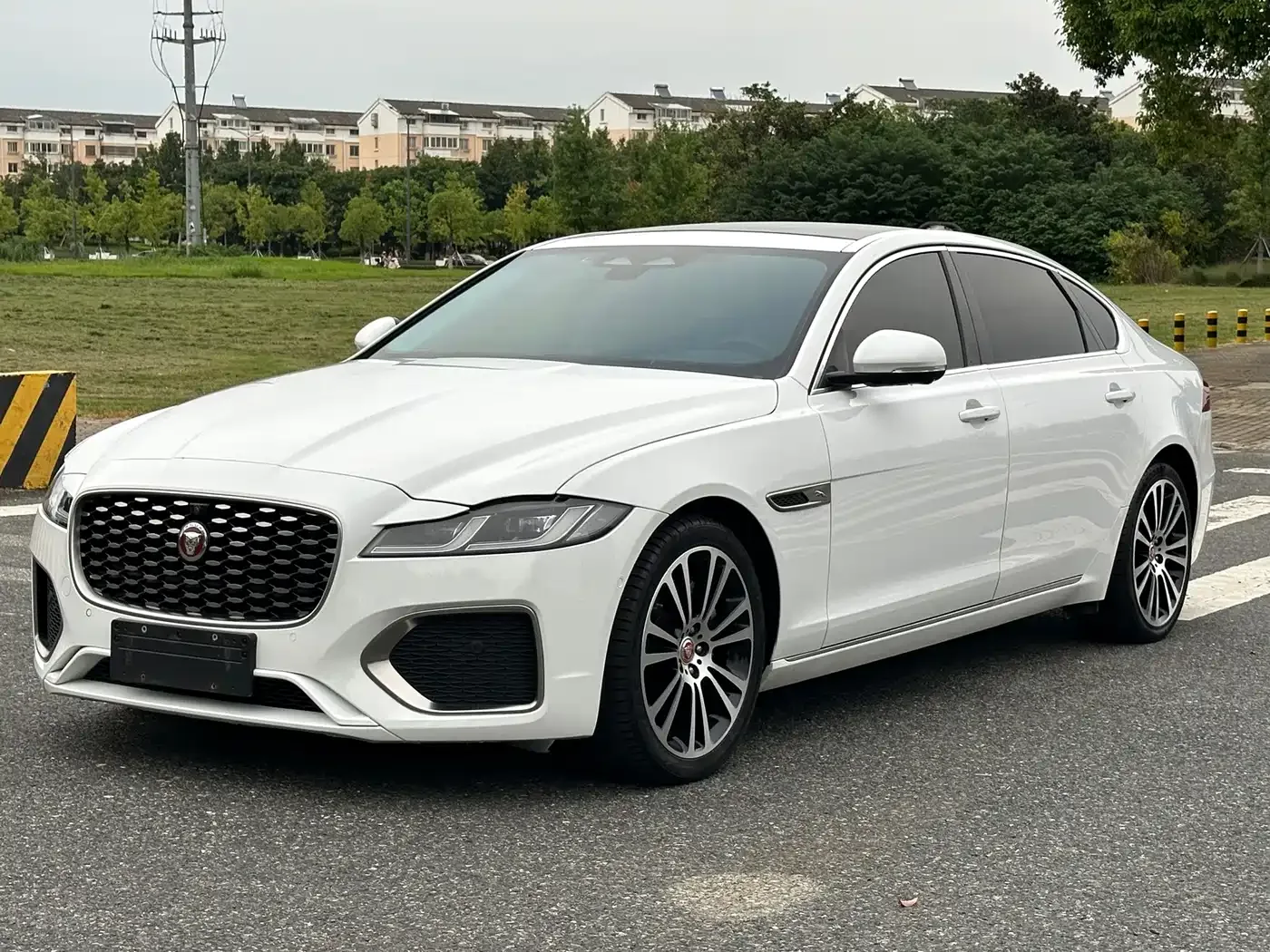 Фотография автомобиля — Jaguar Jaguar XFL