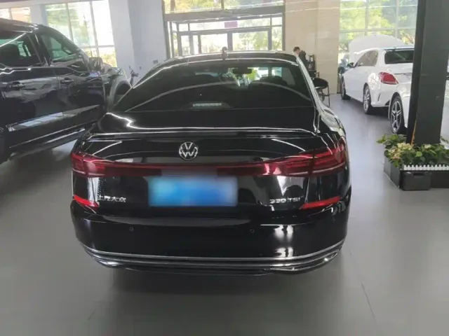 Volkswagen Passat — Фото автомобиля 5
