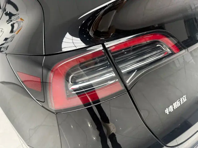 Tesla Model Y — Фото автомобиля 4