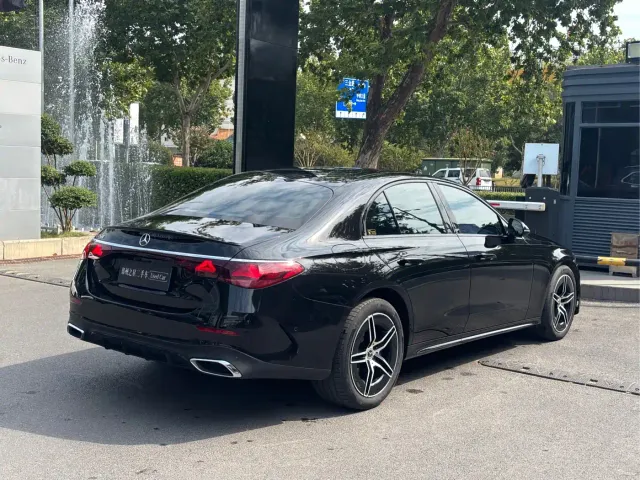 Mercedes-Benz E-Class — Фото автомобиля 6