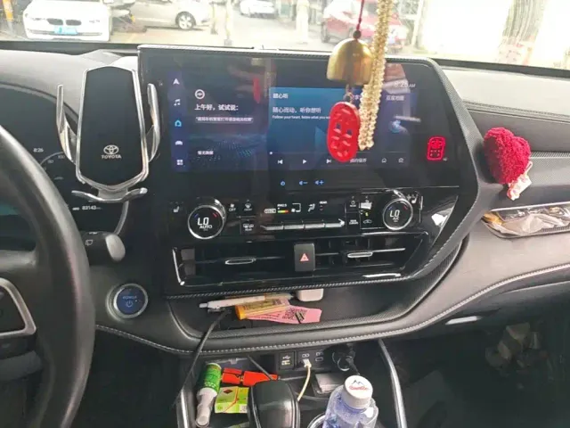 Toyota Crown Kluger 2021 2.5L HEV 4WD Premium — Фото автомобиля 12