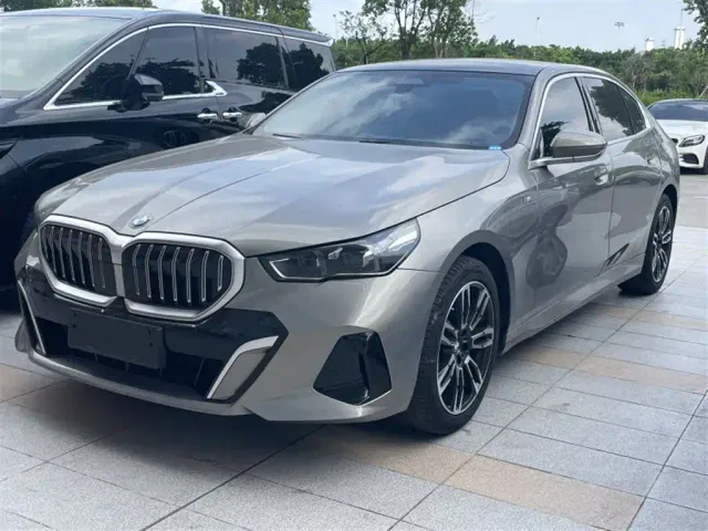 Фотография автомобиля — BMW 5 Series