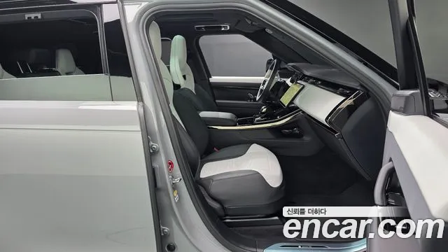 Land Rover Range Rover Sport — Фото автомобиля 11