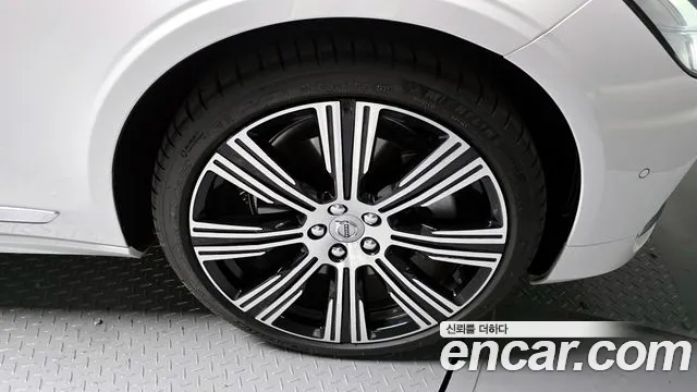 Volvo S90 — Фото автомобиля 5
