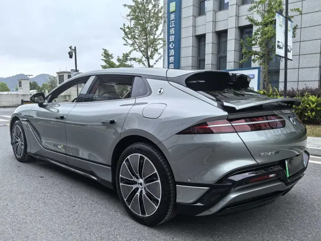 Denza Z9GT — Фото автомобиля 9