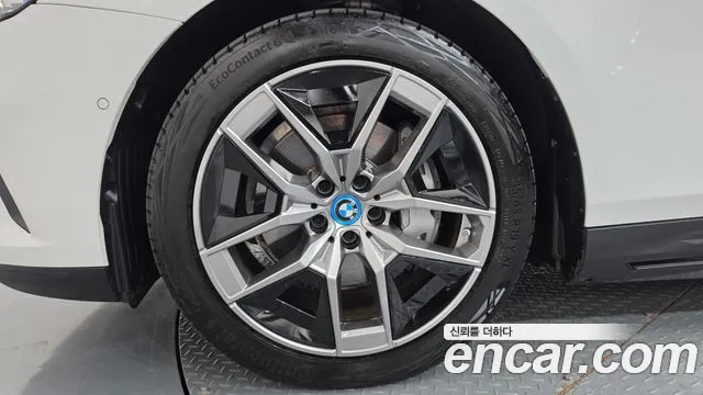 BMW i5 G60 — Фото автомобиля 5