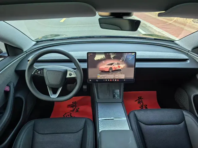 Tesla Model 3 — Фото автомобиля 5