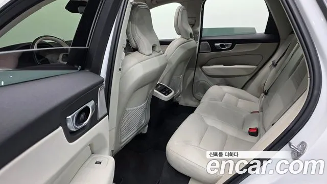 Volvo XC60 Generation 2 — Фото автомобиля 18