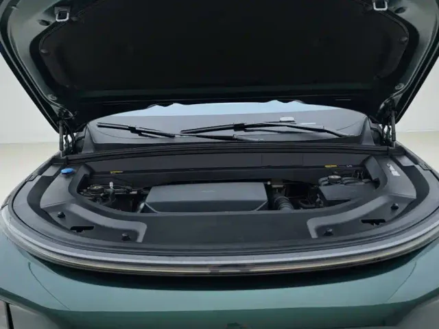 Li Auto L9 — Фото автомобиля 6