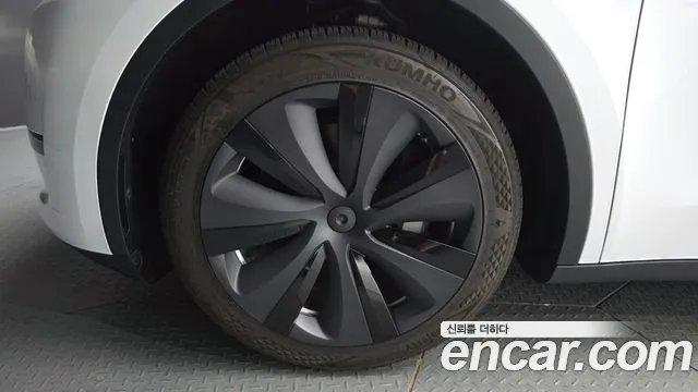 Tesla Model Y — Фото автомобиля 5