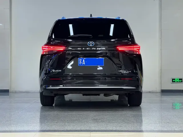 Toyota Sienna — Фото автомобиля 5