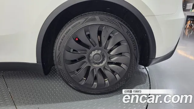 Tesla Model Y — Фото автомобиля 6