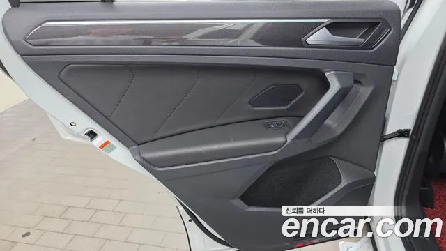 Volkswagen Tiguan Tiguan 2 поколение 2.0 TDI Premium — Фото автомобиля 25