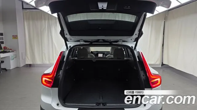 Вольво XC40 B4 Ultimate Bright — Фото автомобиля 20