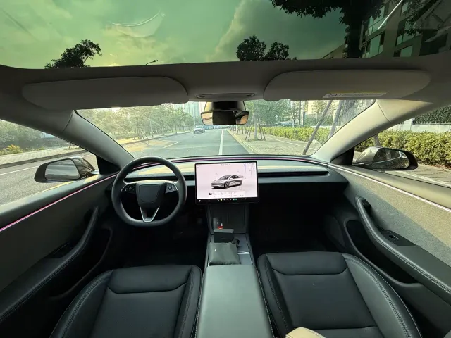 Tesla Model 3 — Фото автомобиля 7