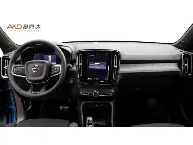 Volvo XC40 — Фото автомобиля 5