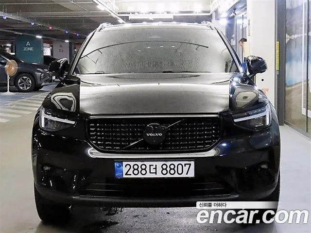 Вольво XC40 — Фото автомобиля 2