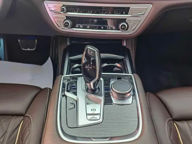 BMW 7 Series — Фото автомобиля 7