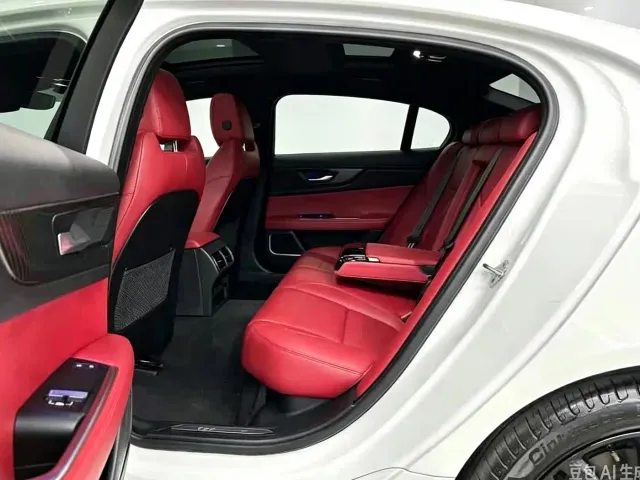 Jaguar XEL — Фото автомобиля 7