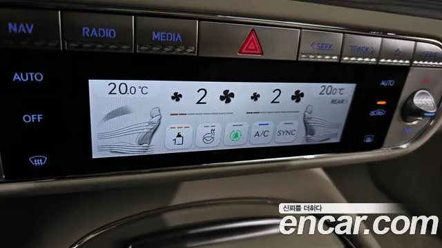 Genesis G90 — Фото автомобиля 30