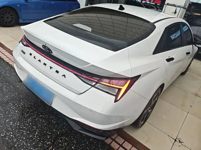 Hyundai Elantra — Фото автомобиля 6