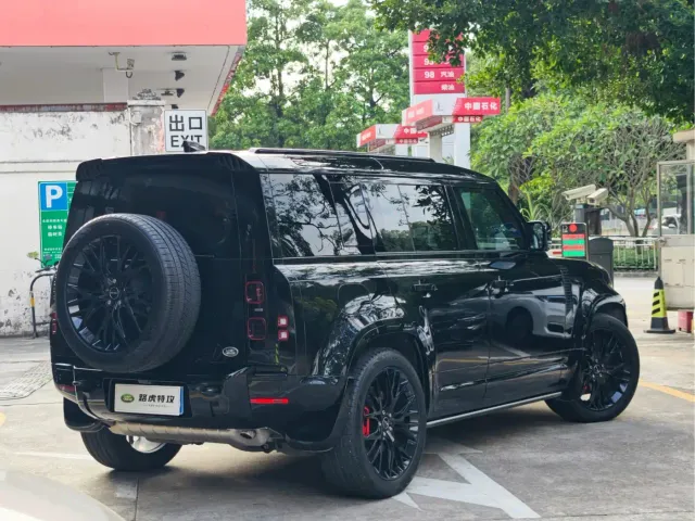 Land Rover Defender — Фото автомобиля 14