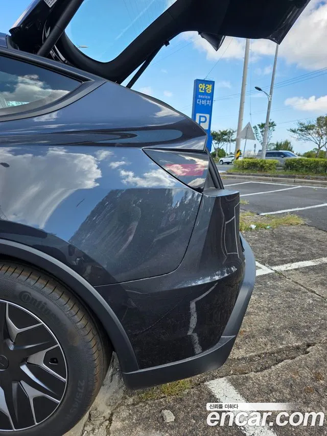 Tesla Model Y — Фото автомобиля 11