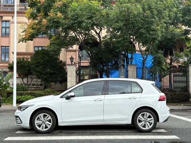 Volkswagen Golf — Фото автомобиля 18