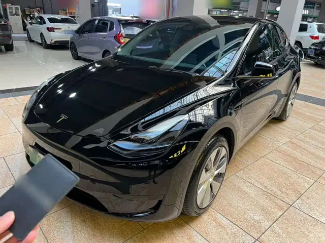 Фотография автомобиля — Tesla Model Y