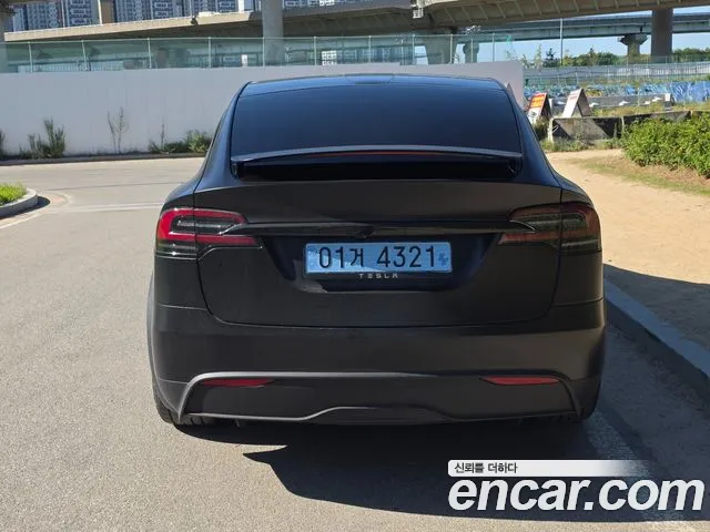 Tesla Model X — Фото автомобиля 4