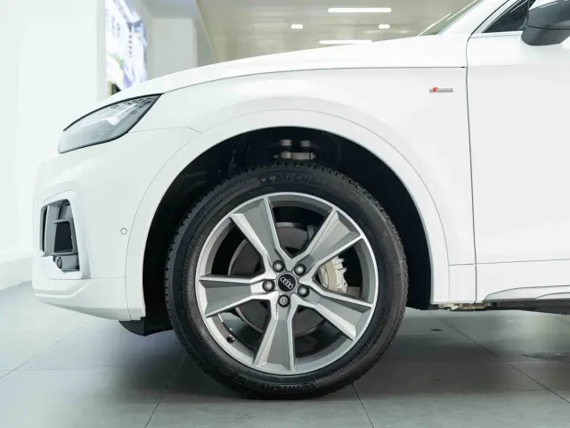 Audi Q5L — Фото автомобиля 9