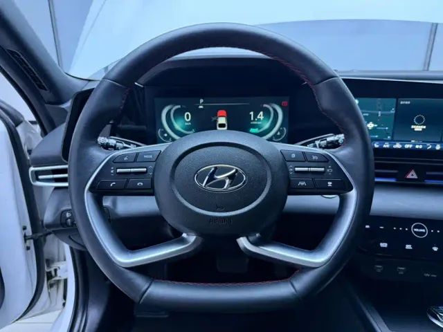 Hyundai Elantra — Фото автомобиля 11