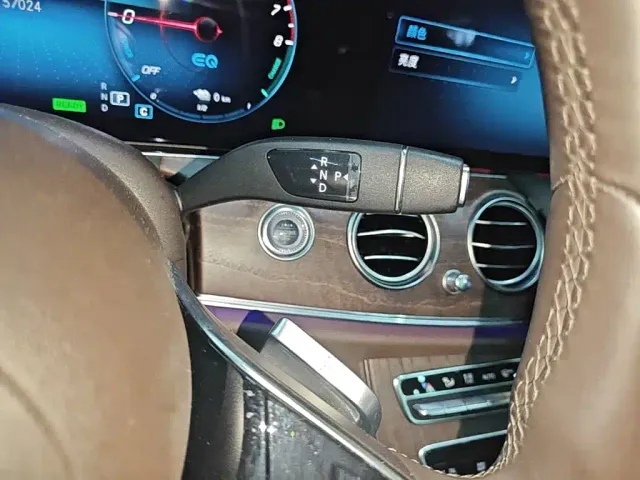 Mercedes-Benz E-Class — Фото автомобиля 13