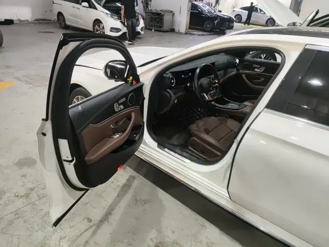 Mercedes-Benz E-Class — Фото автомобиля 6