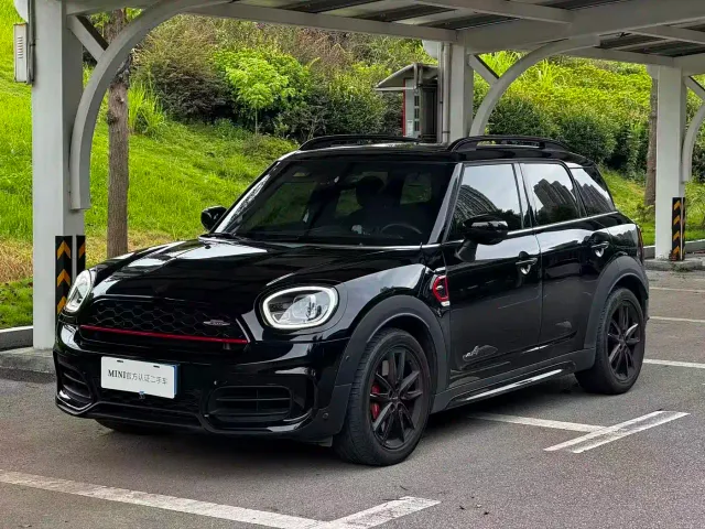 Фотография автомобиля — MINI JCW COUNTRYMAN